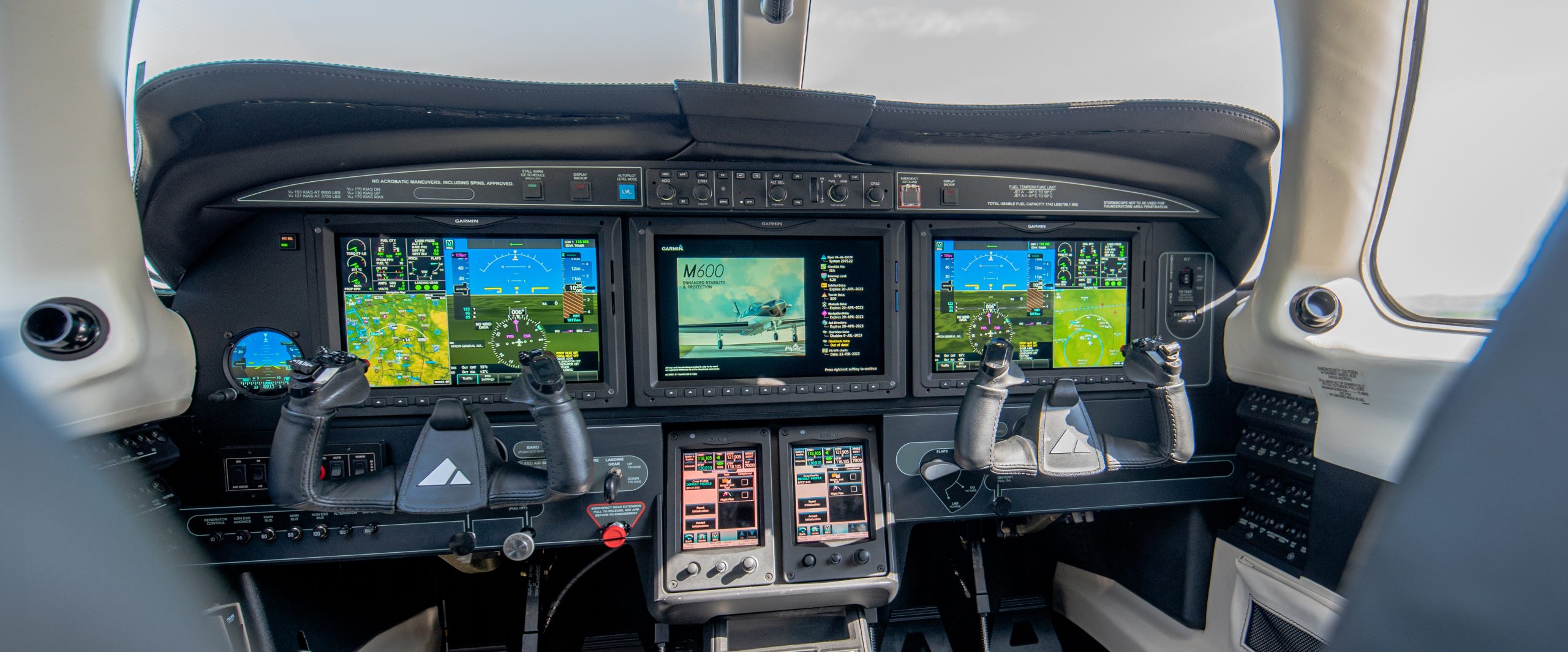 Cockpit of a Piper M600/SLS with the Garmin G3000 Aviation Suite