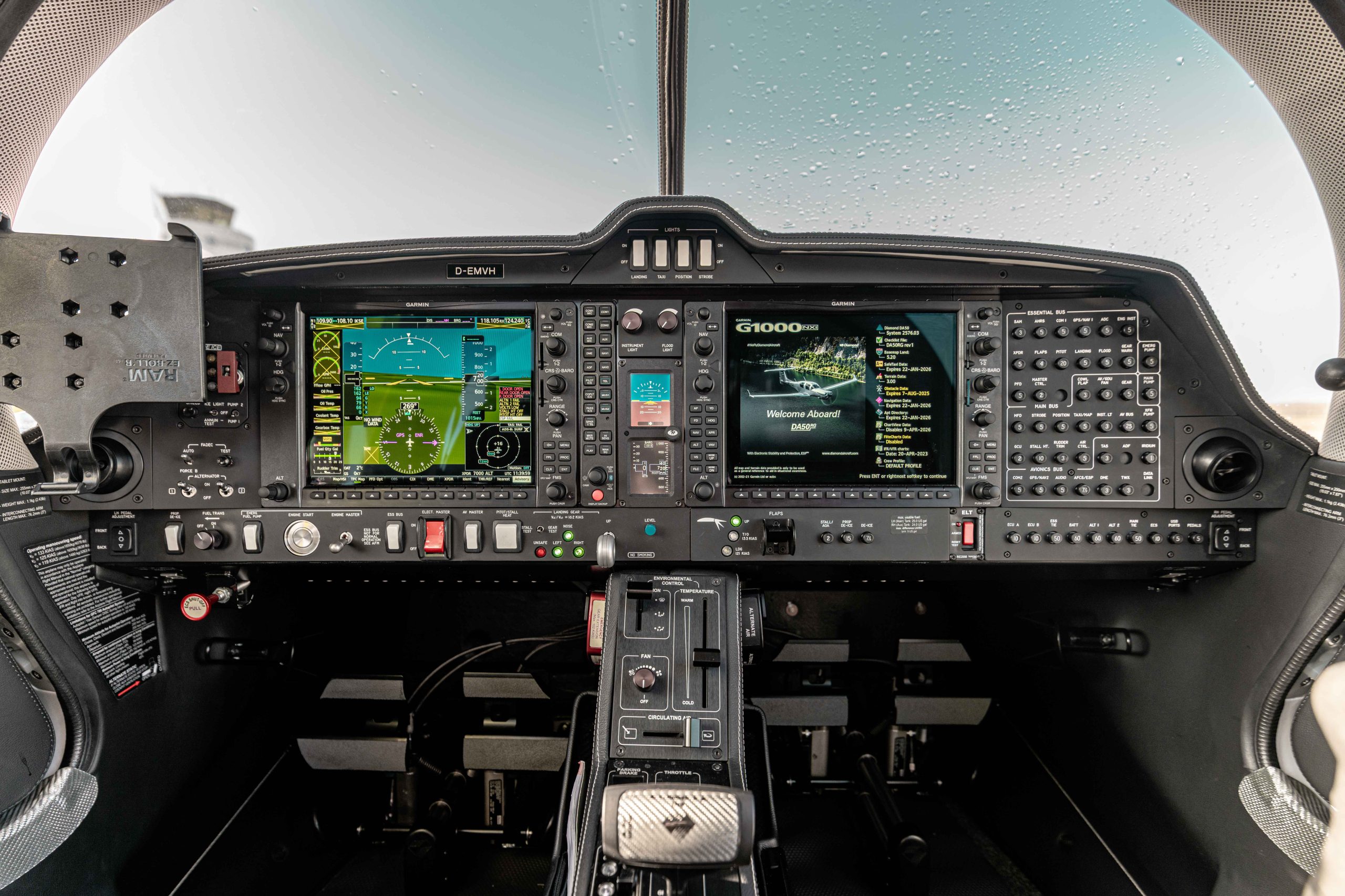 Das Glasscockpit einer Diamond Da 50 RG. Modernste Technik und Komfort dank Garmin G1000-Sytem