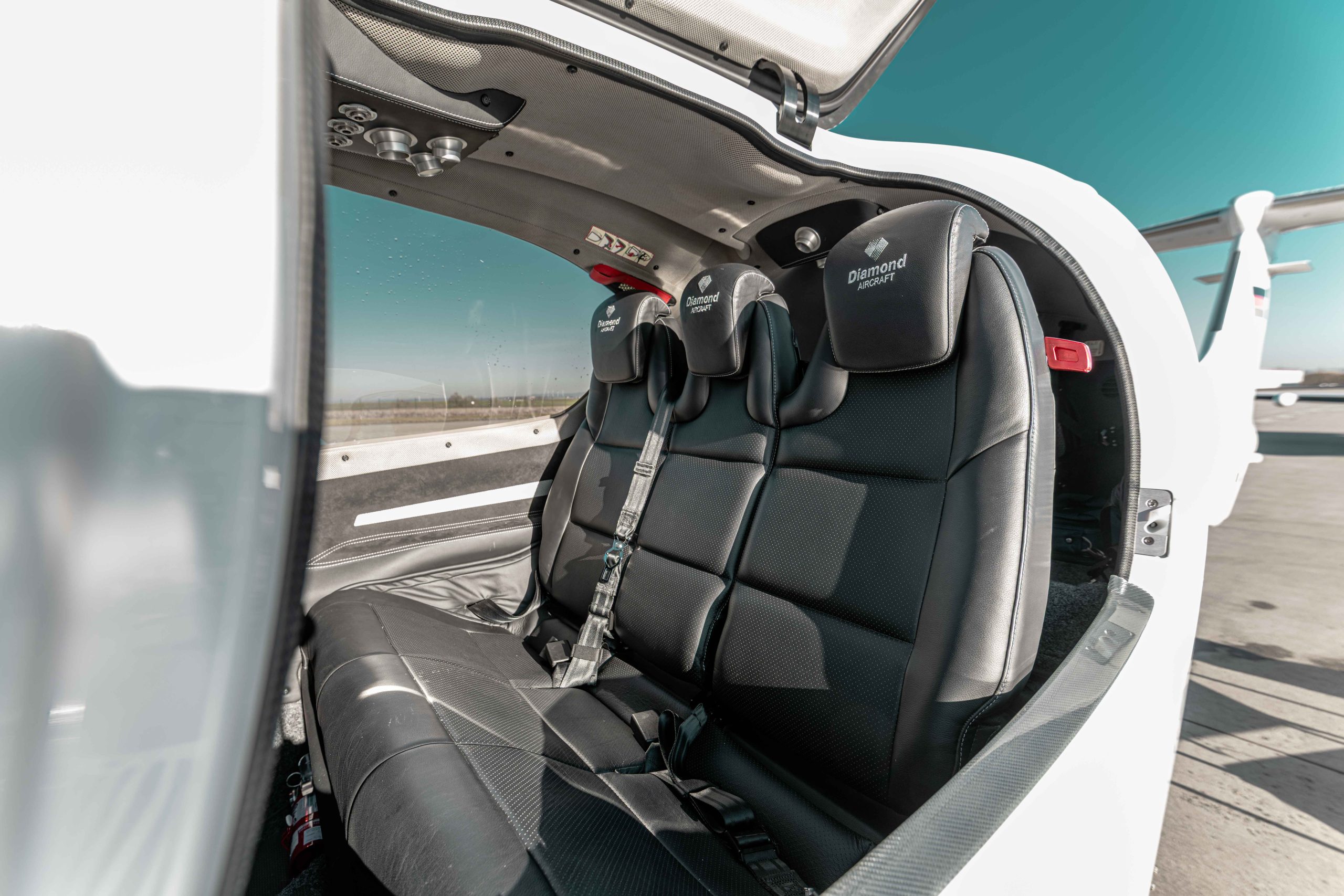 Die Diamond DA 50 RG bietet auch auf langen Strecken viel Platz und Komfort für drei Passagiere